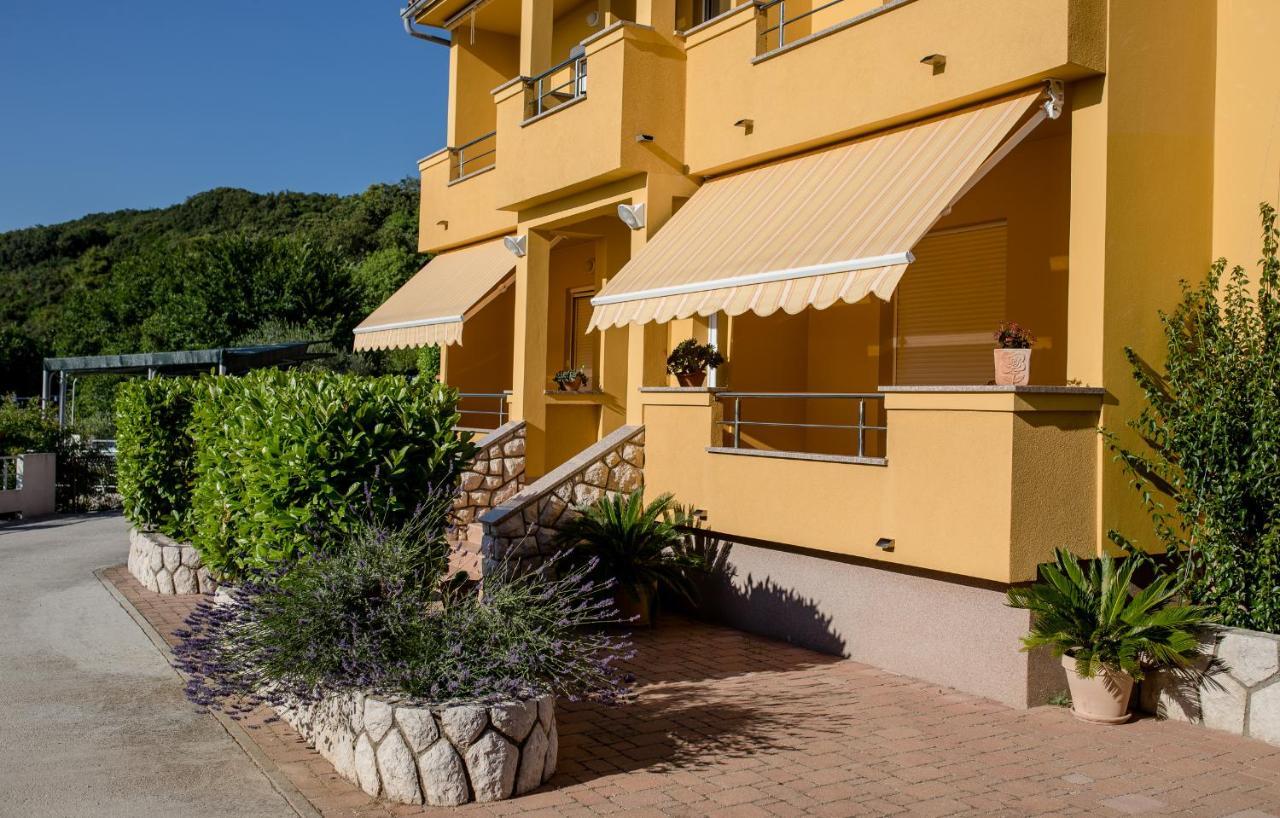 Apartments Silvana In Kampor Екстер'єр фото
