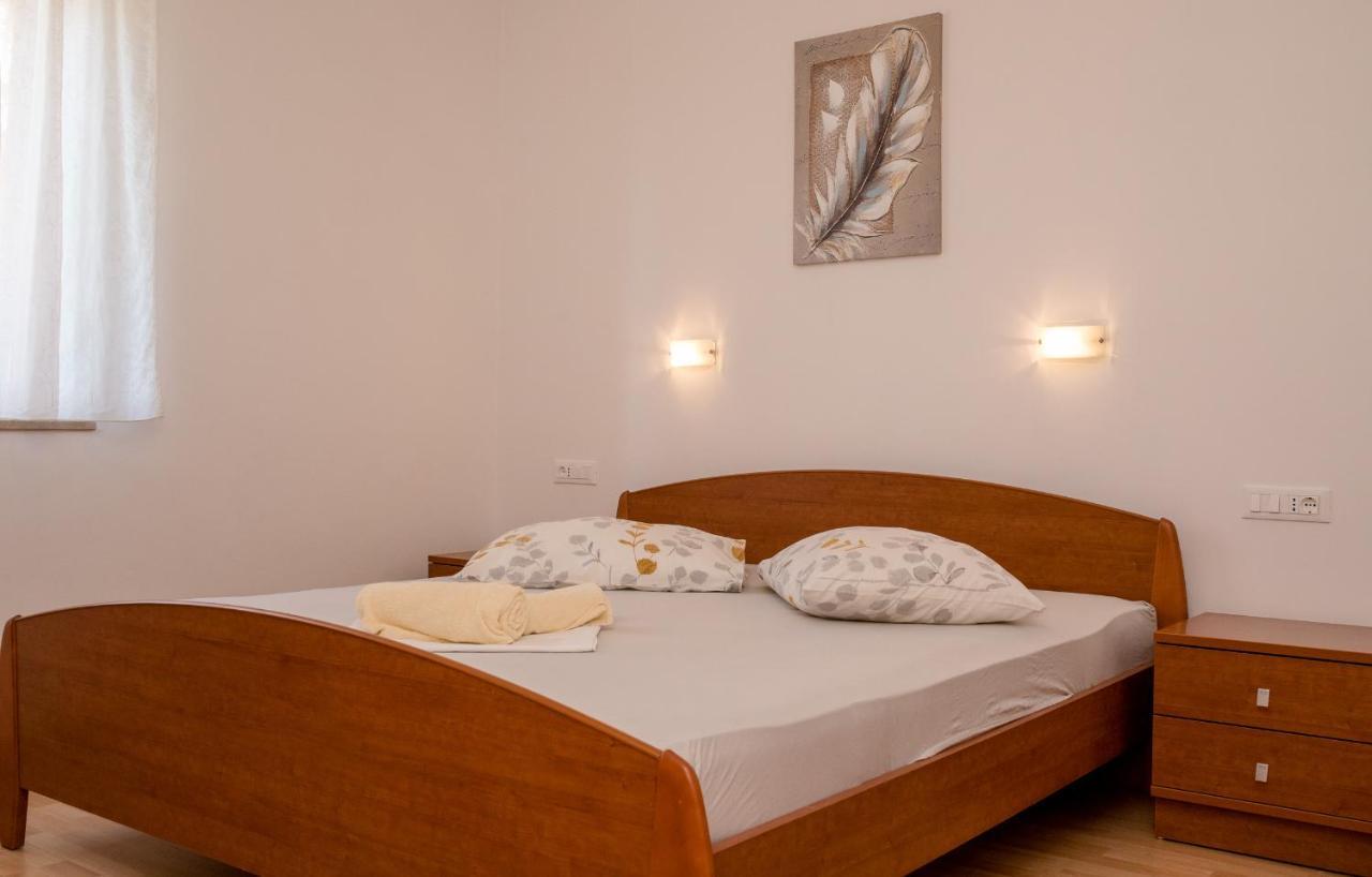 Apartments Silvana In Kampor Екстер'єр фото