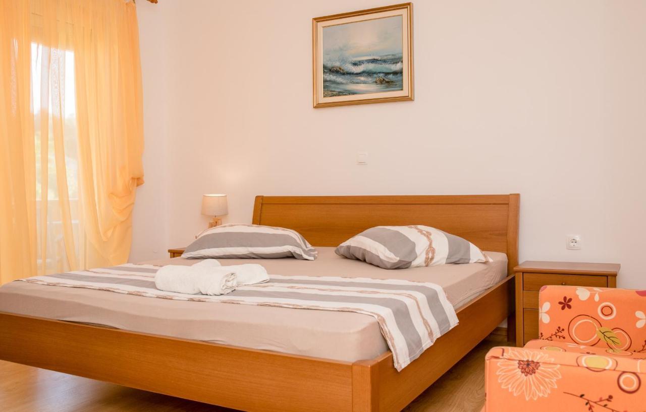 Apartments Silvana In Kampor Екстер'єр фото