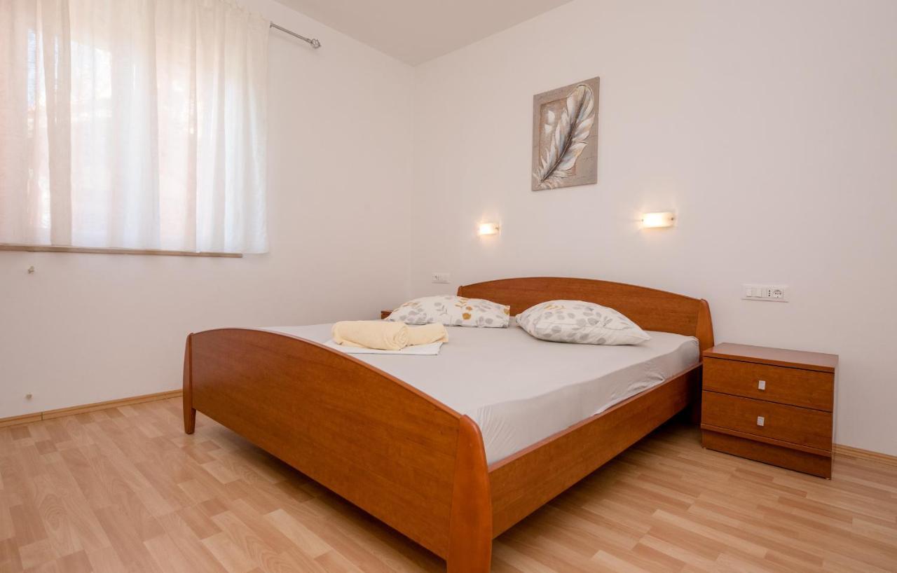 Apartments Silvana In Kampor Екстер'єр фото