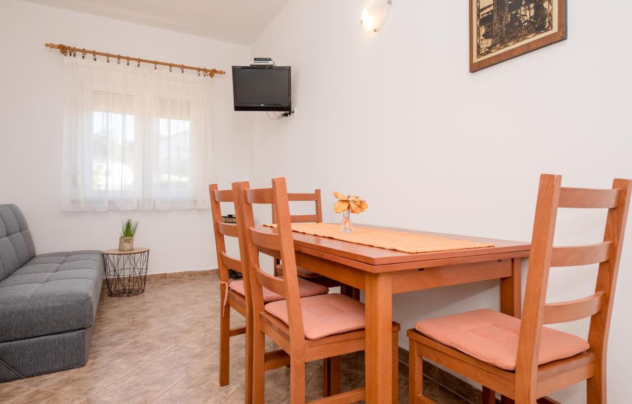 Apartments Silvana In Kampor Екстер'єр фото