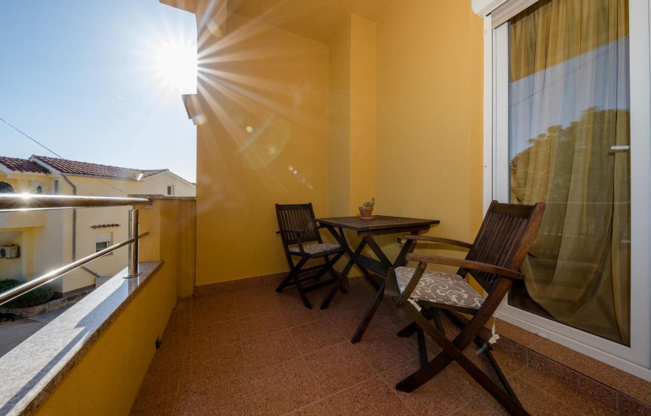 Apartments Silvana In Kampor Екстер'єр фото