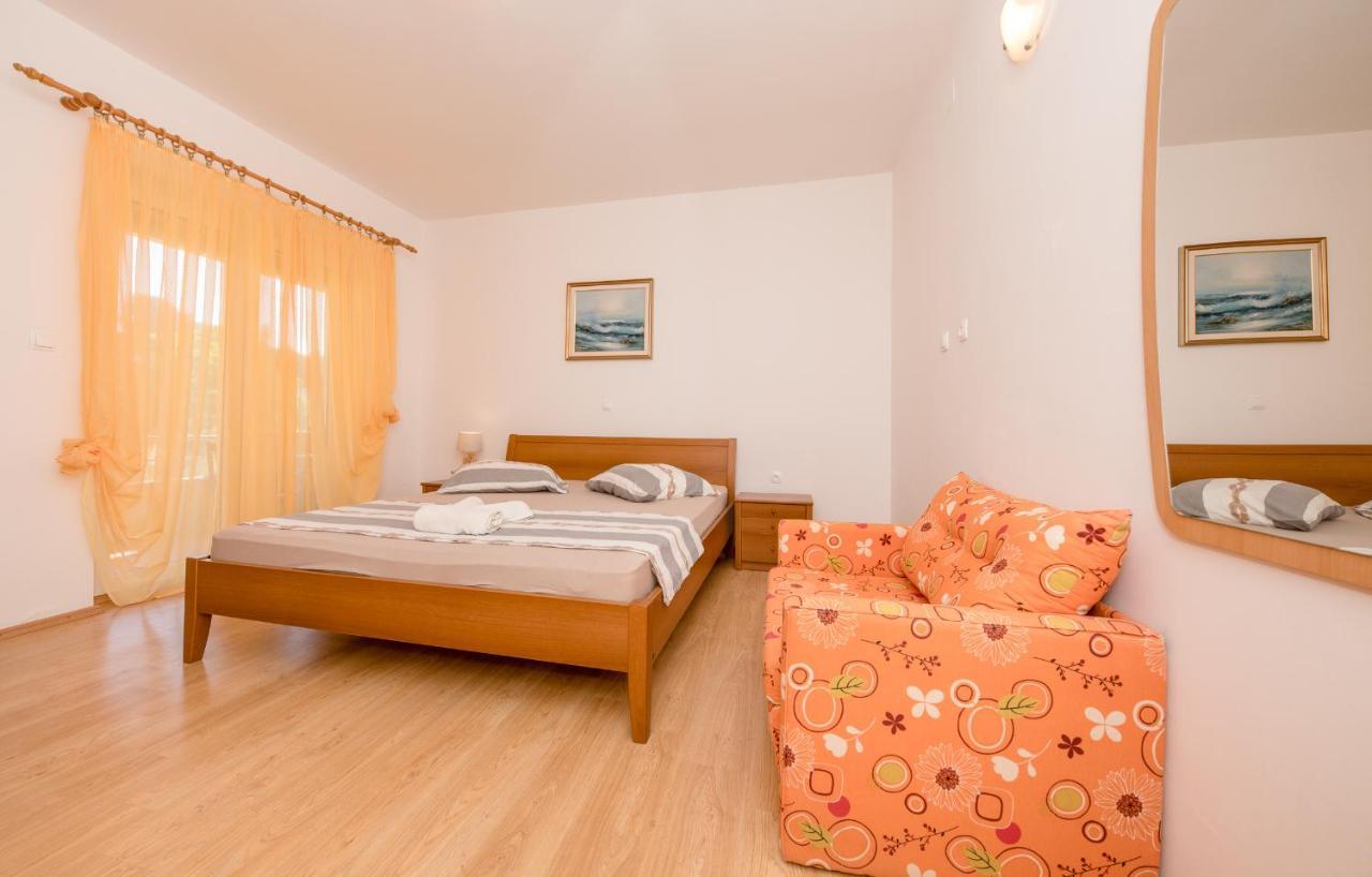 Apartments Silvana In Kampor Екстер'єр фото